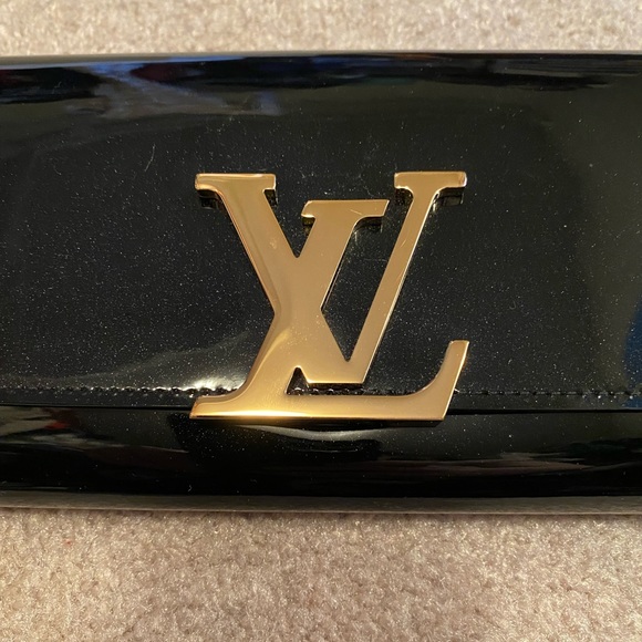 LV louise wallet $1000 - mint condition (never worn) - Picture 4 of 6